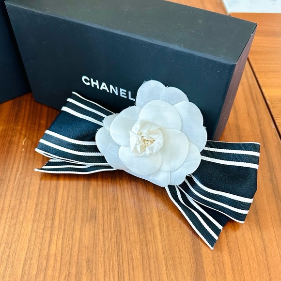 Chanel Camelia Bow Hair Accessory (Large) - Picture 8 of 10